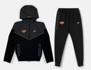 Conjunto Nike Tech Fleece x Syna World